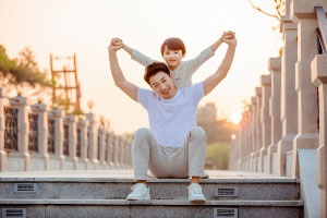 爸爸應(yīng)該對孩子起到什么樣的引導？