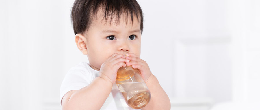 新生兒純母乳，還需要喂水嗎？小心腎功能損傷